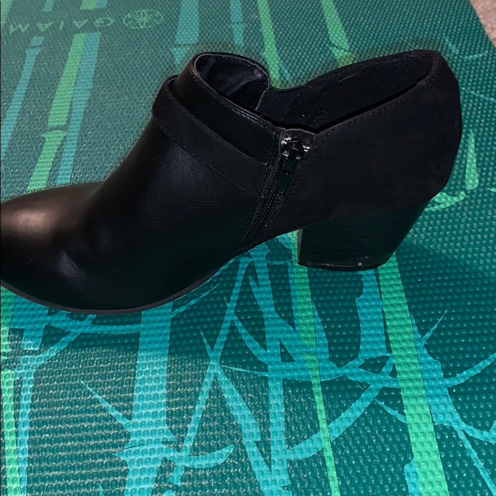 Shoes - Picture 5 of 7